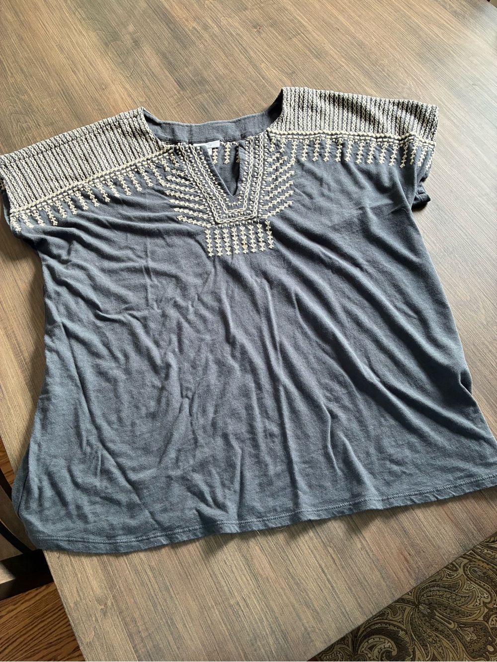 Embroidered Notch-Neck Tunic Top in Charcoal Gray